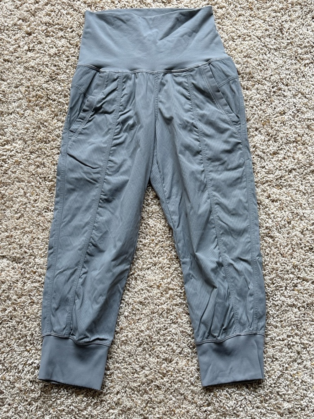 Lululemon cropped joggers size 2 Gray